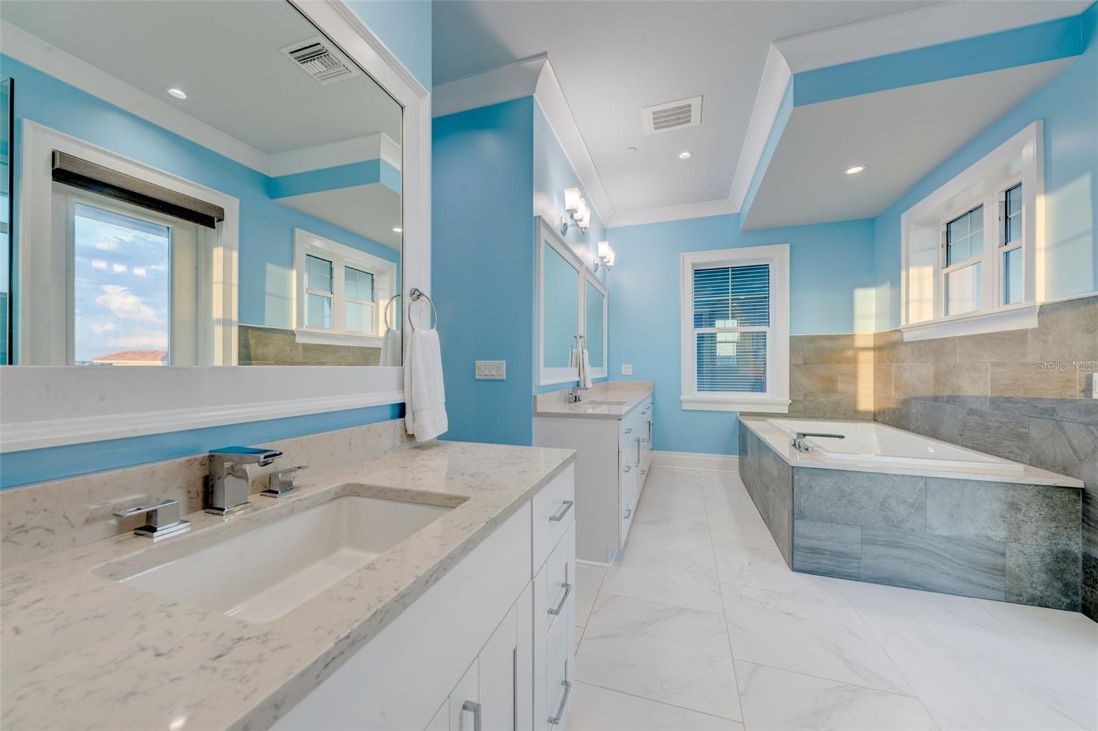 BRIGHTWATER BLUE TWNHMS - Residential