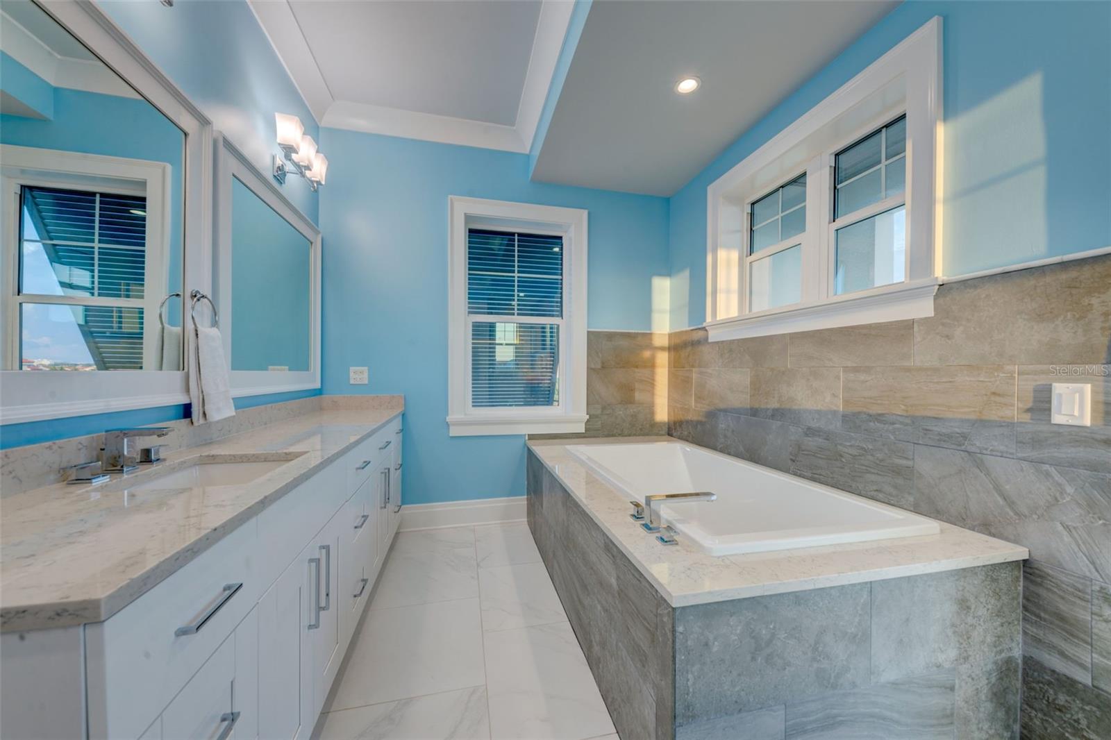 BRIGHTWATER BLUE TWNHMS - Residential