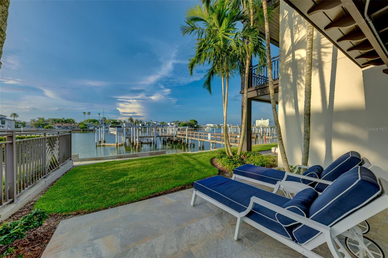 BRIGHTWATER BLUE TWNHMS - Residential