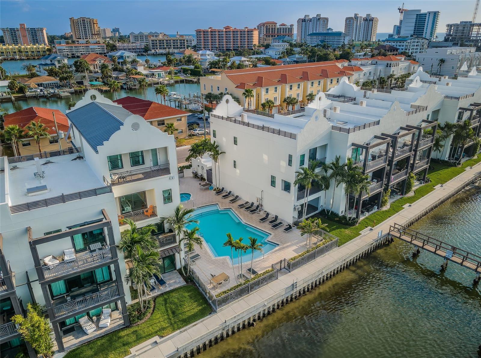 BRIGHTWATER BLUE TWNHMS - Residential