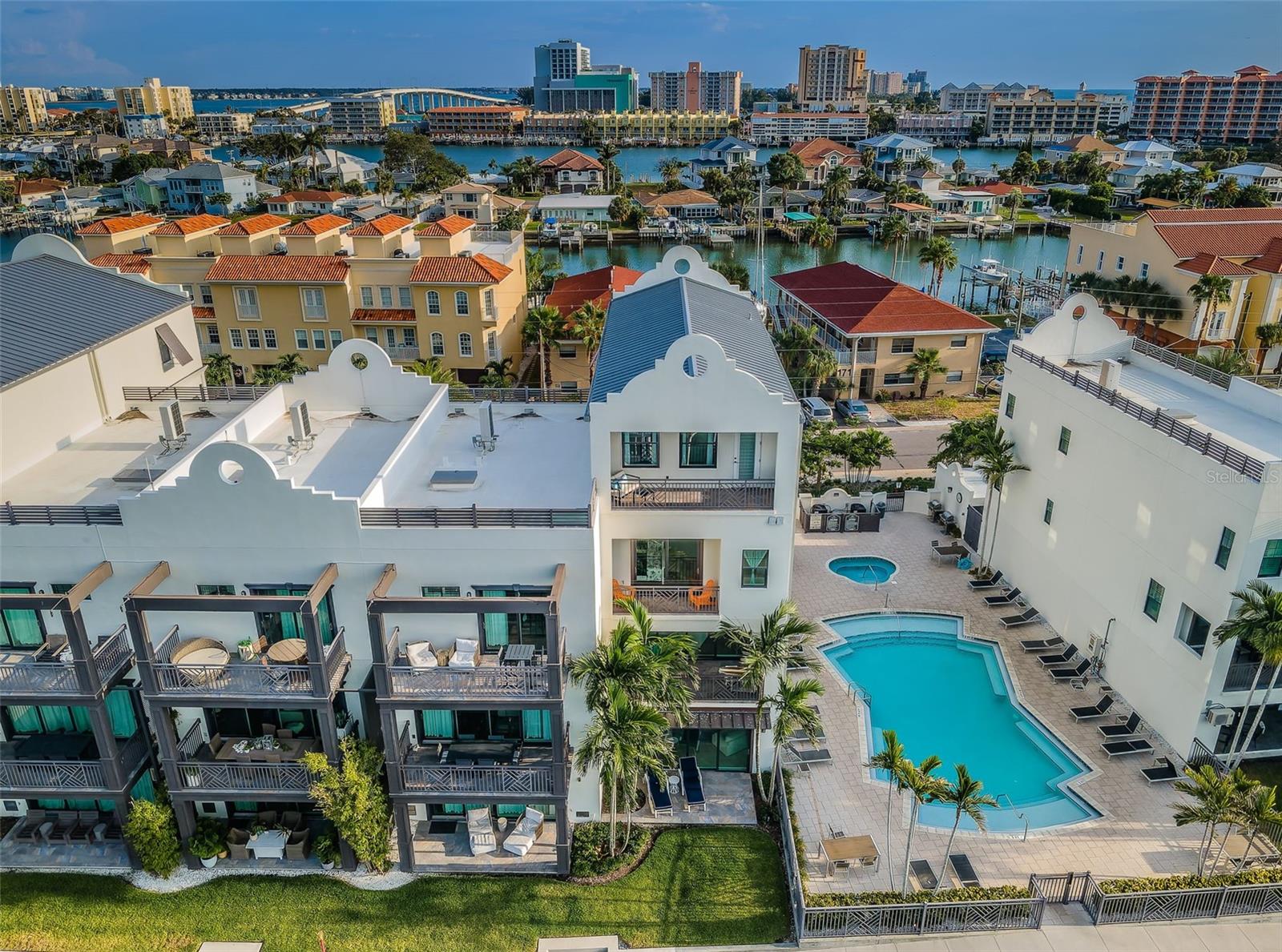 BRIGHTWATER BLUE TWNHMS - Residential