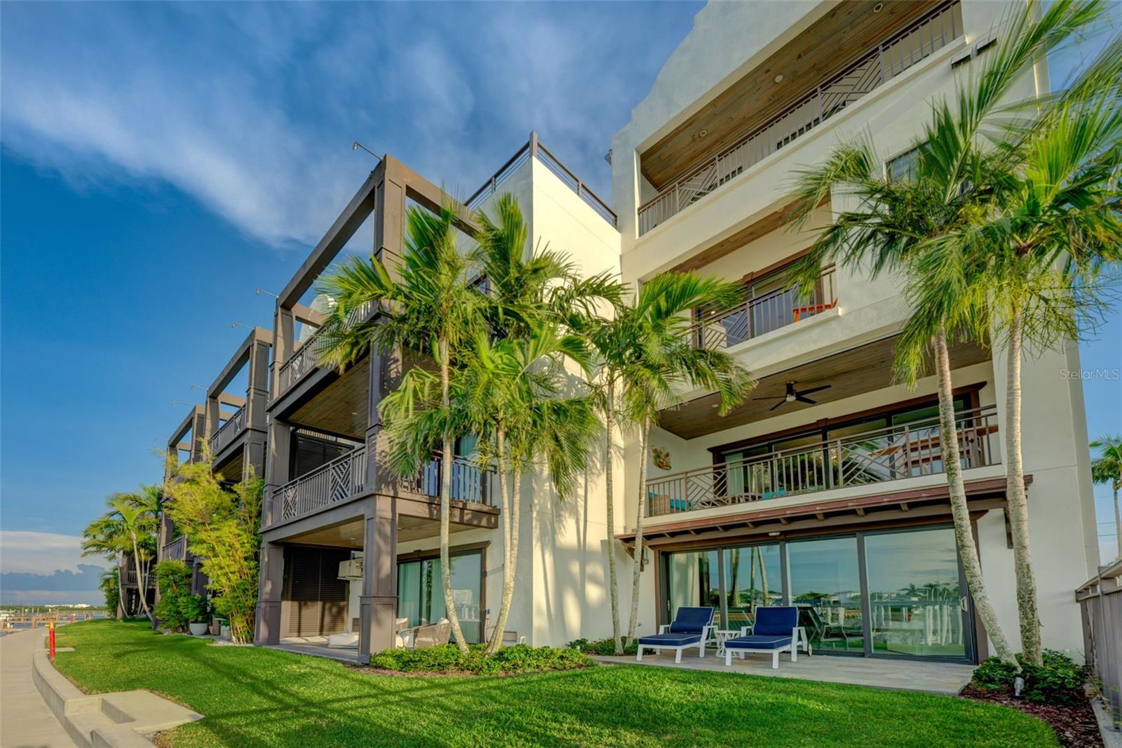 BRIGHTWATER BLUE TWNHMS - Residential