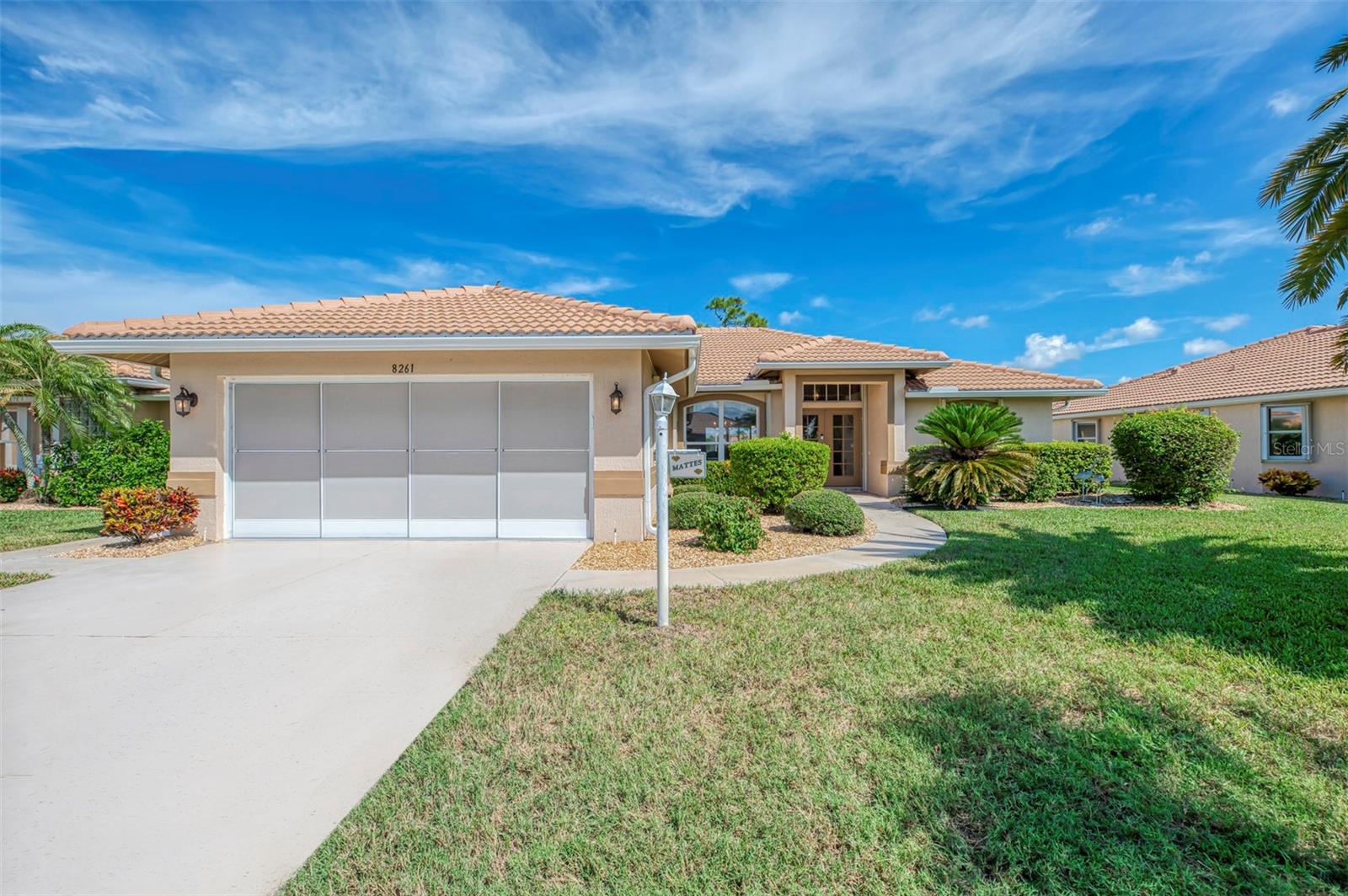 8261 LAKESIDE DRIVE