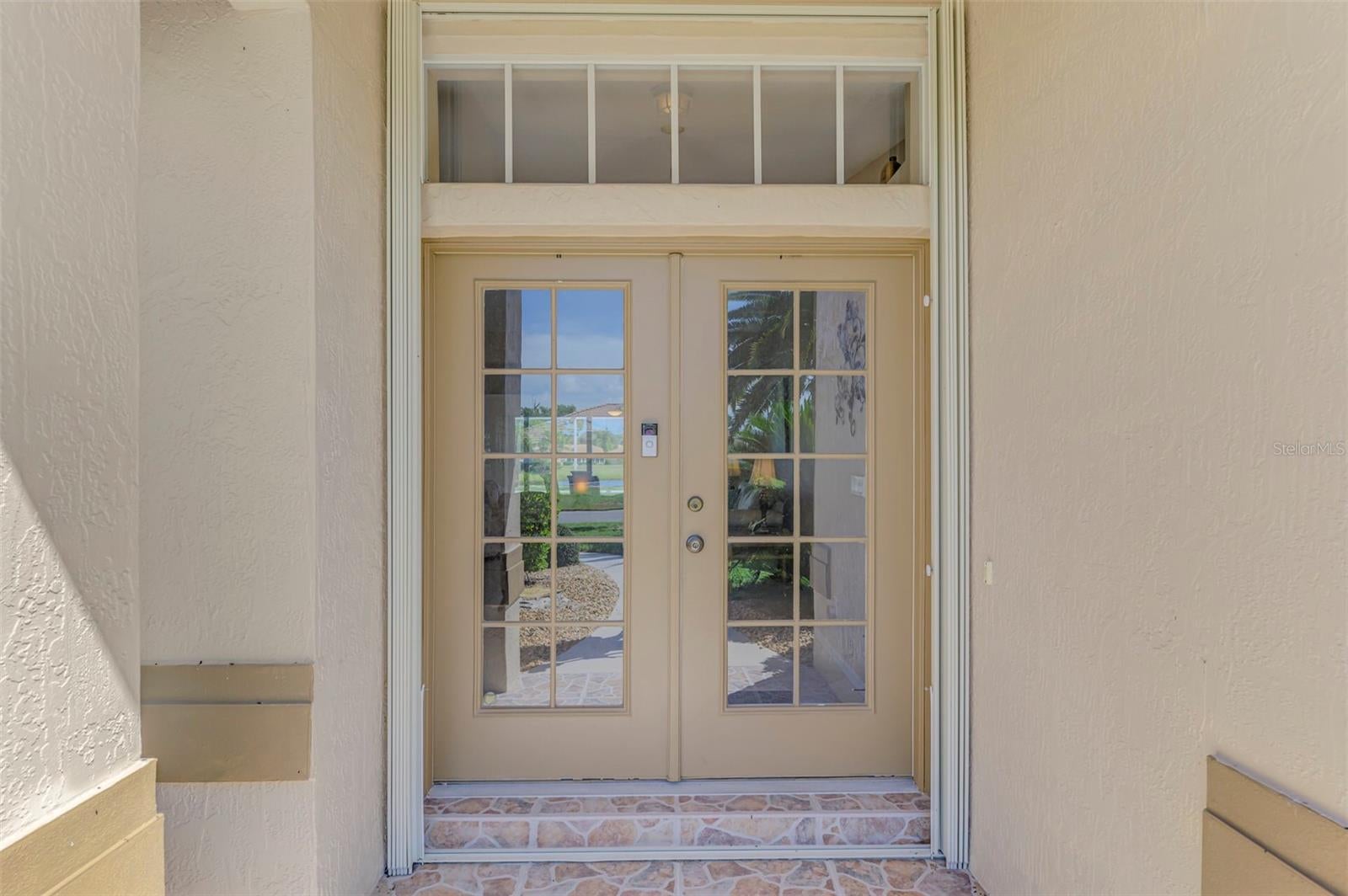 8261 LAKESIDE DRIVE