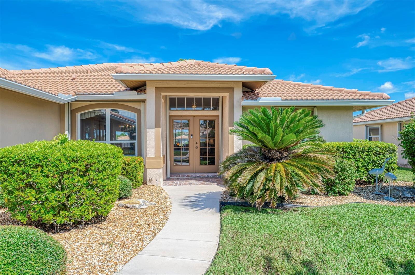 8261 LAKESIDE DRIVE