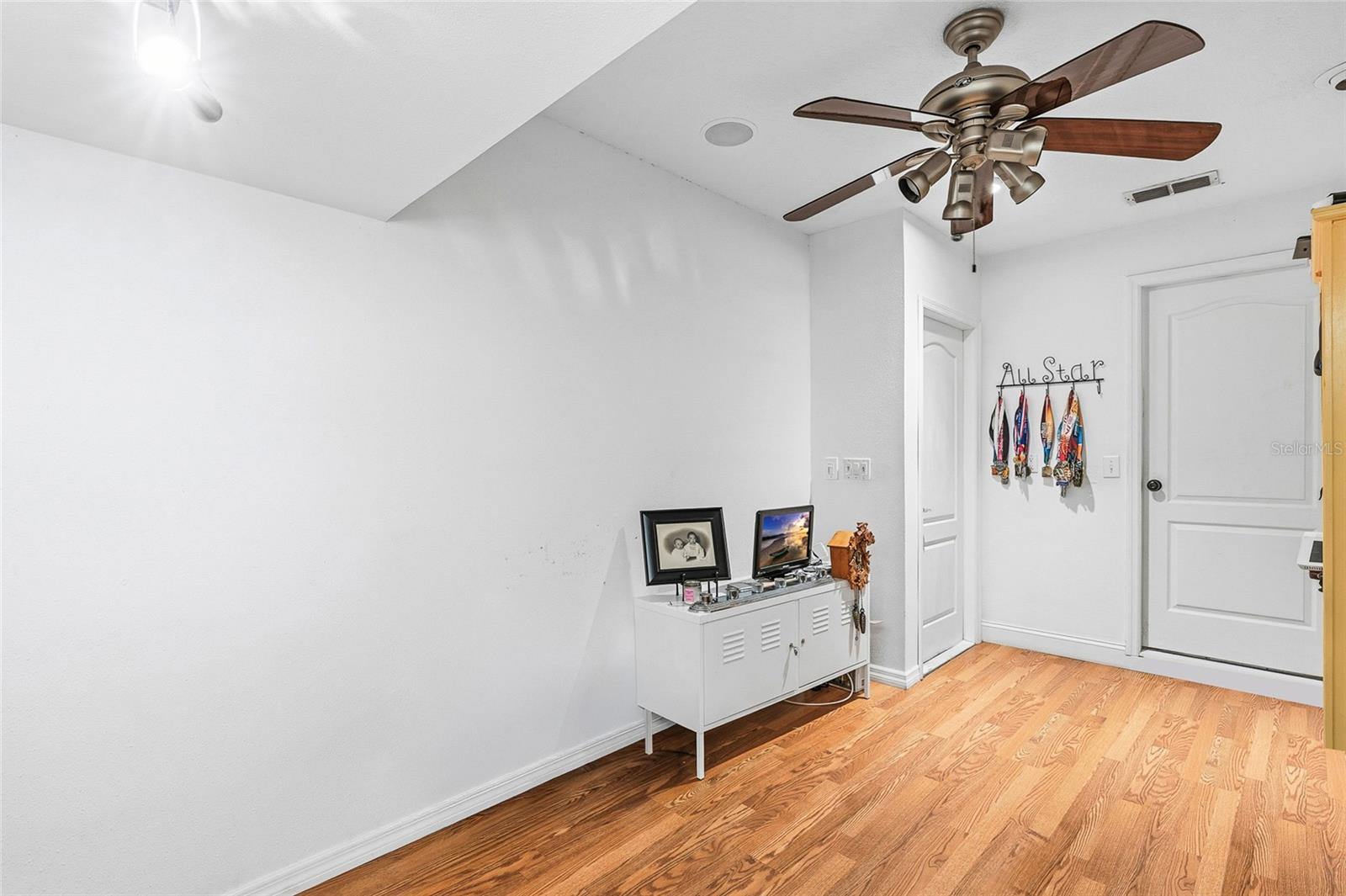 TWIN LAKE PH 02C - Residential