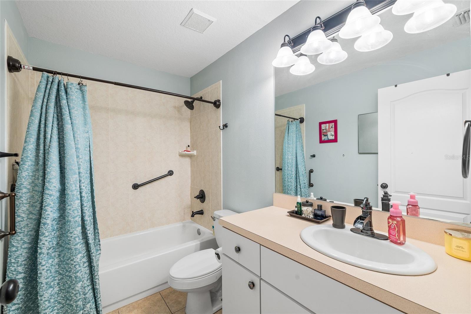 TWIN LAKE PH 02C - Residential