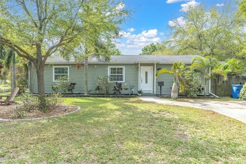 Single Family Residence in ST PETERSBURG FL 2100 52ND AVENUE.jpg