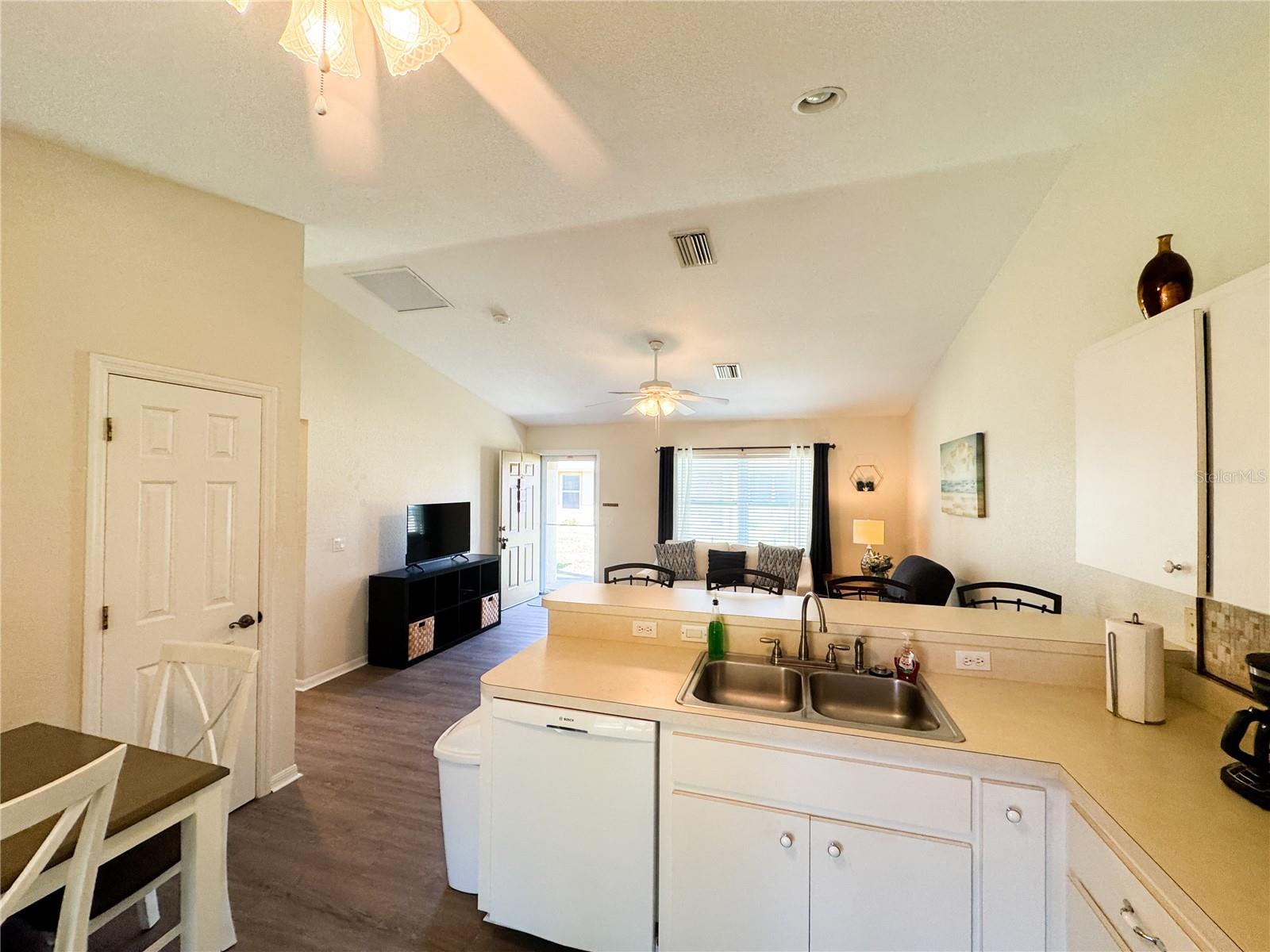 190 ROTONDA BOULEVARD W 190B