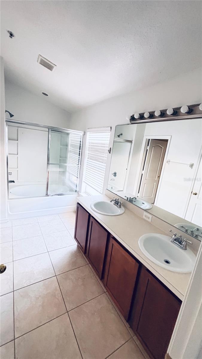 VILLAS/EAST PARK - Residential Lease