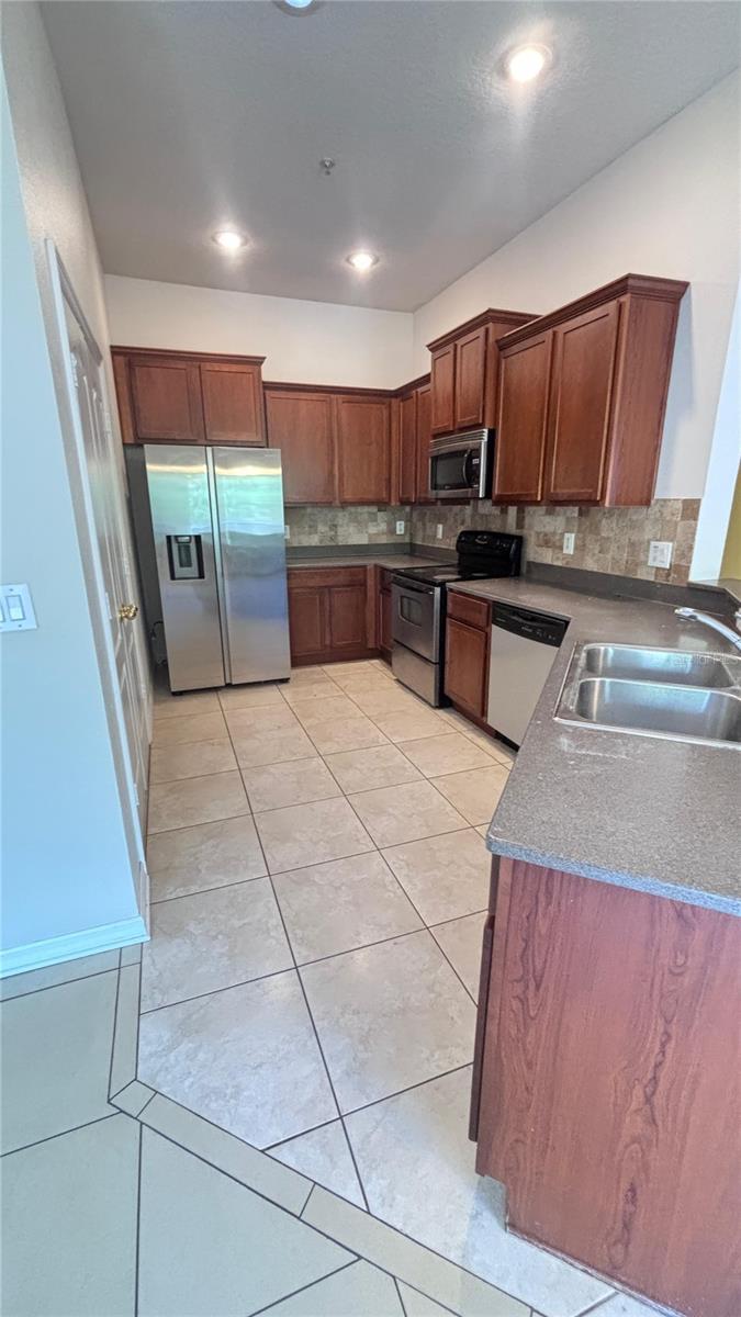 VILLAS/EAST PARK - Residential Lease
