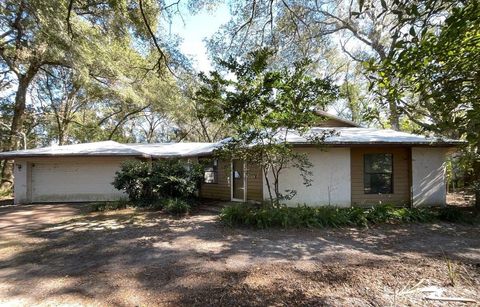 A home in DELAND