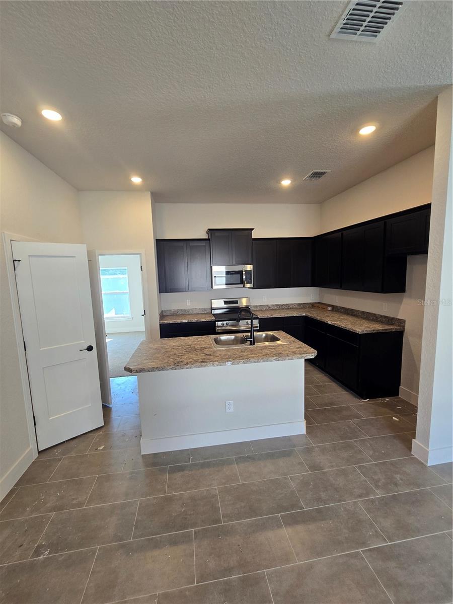 001051 - INVERNESS VILLAGE UNIT 3 - Residential