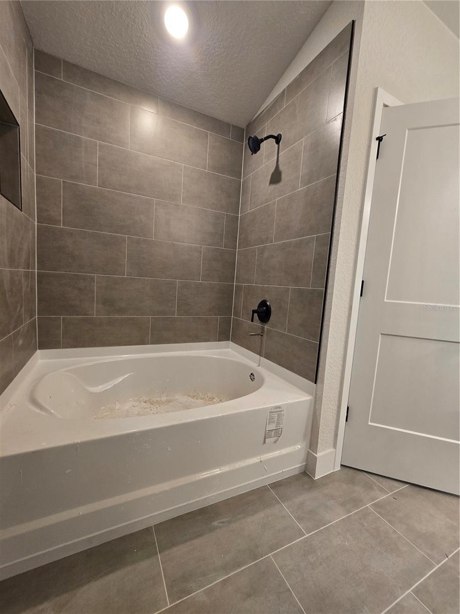 001051 - INVERNESS VILLAGE UNIT 3 - Residential