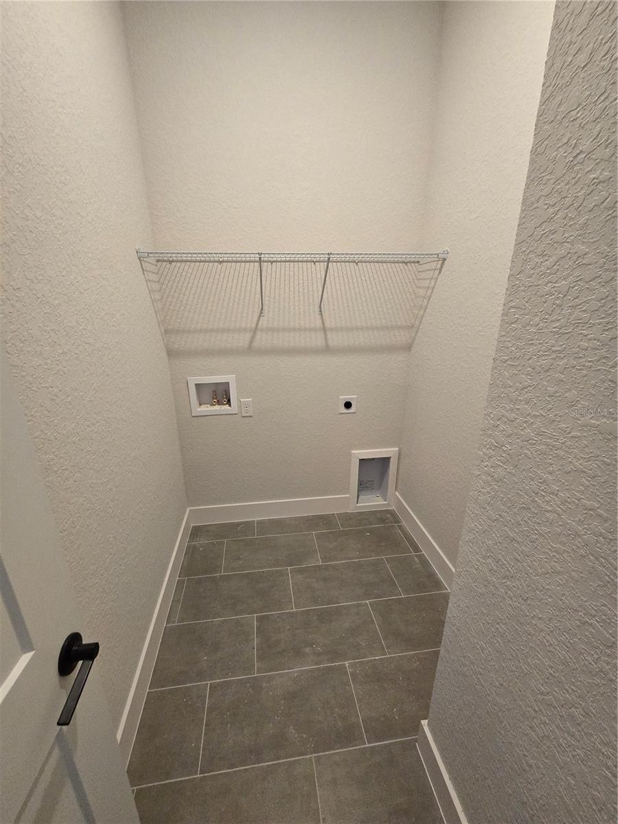 001051 - INVERNESS VILLAGE UNIT 3 - Residential