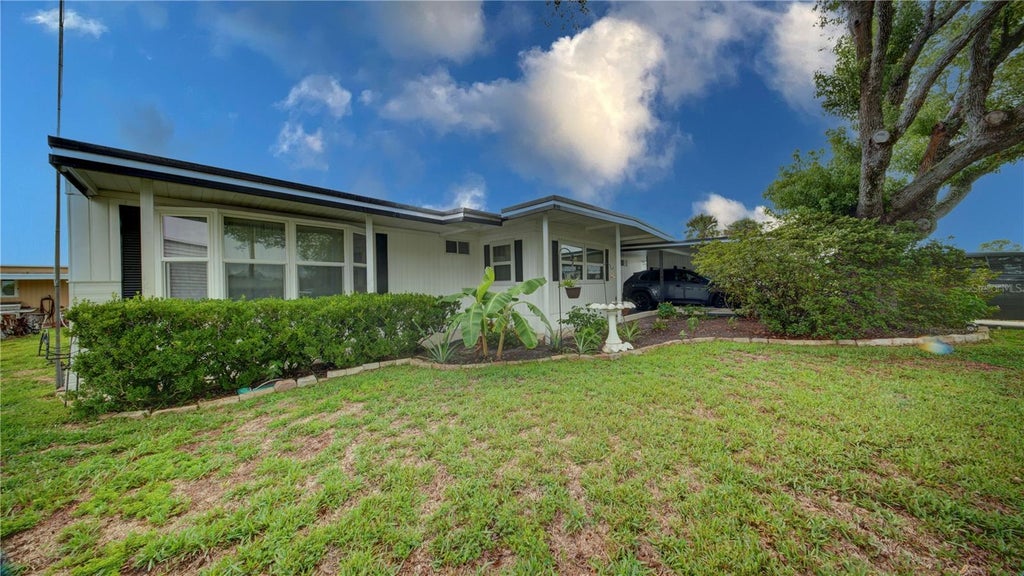 Photo of 2753 Vindale Road, Tavares, FL 32778 (MLS # S5156880)