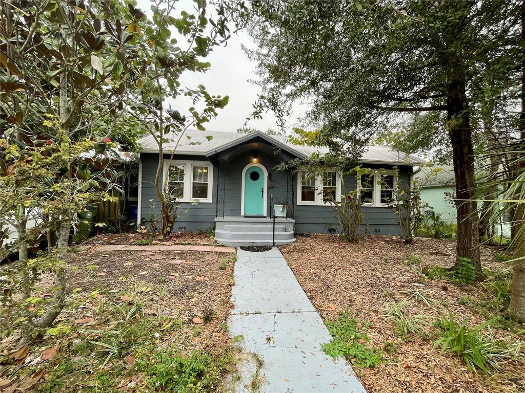 Photo of 2120 8th Avenue W, Bradenton, FL 34205 (MLS # A4675611)