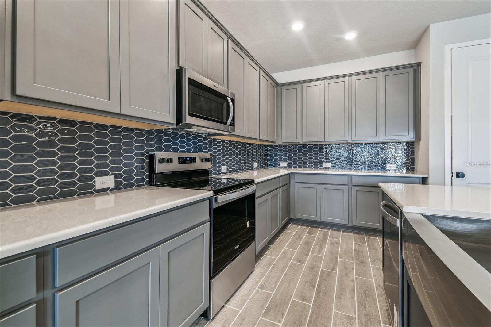 PENINSULA AT RHODINE LAKE - Residential