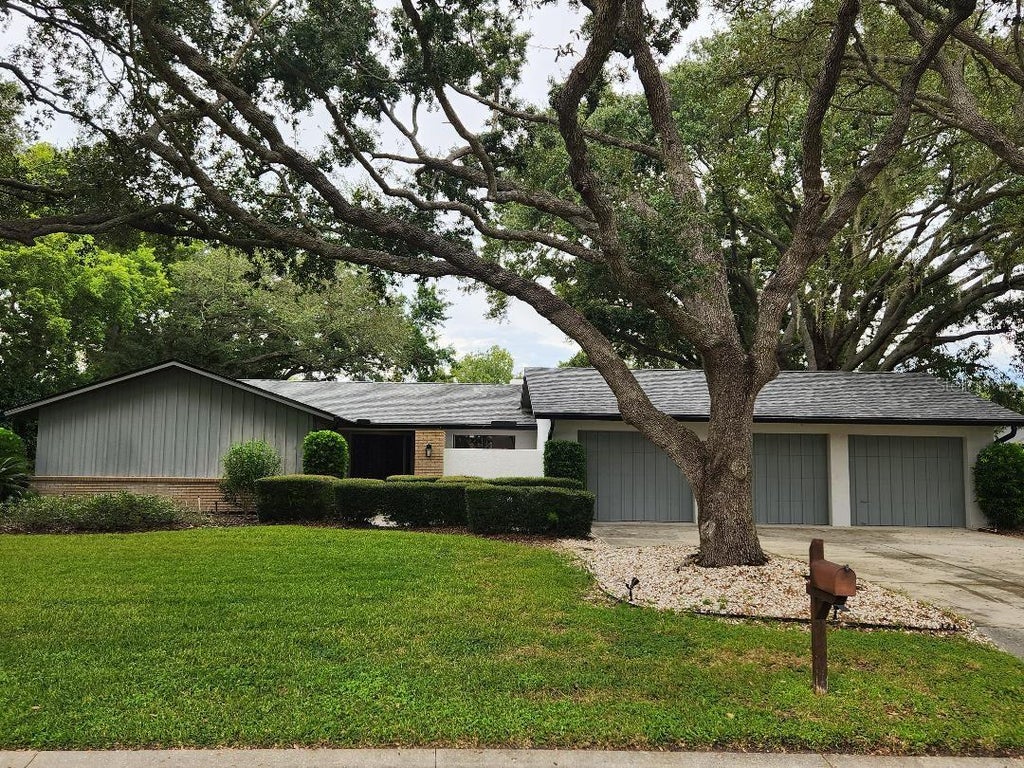 Photo of 5331 Dominica Circle, Sarasota, FL 34233 (MLS # A4707981)