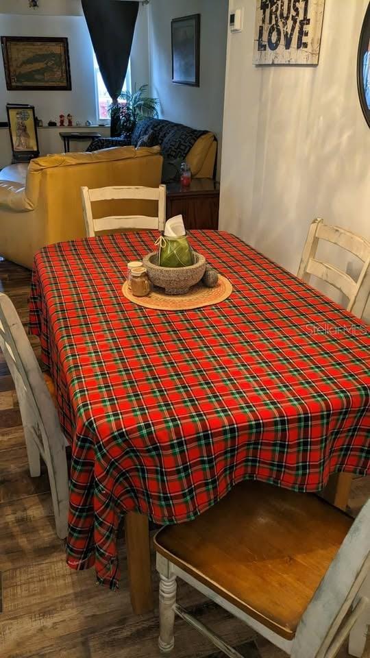 ESQUIRE LAKE ESTATES SEC 4 - Residential