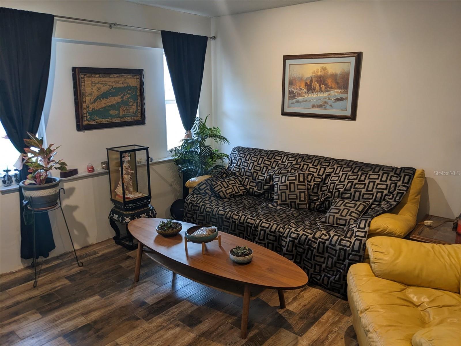 ESQUIRE LAKE ESTATES SEC 4 - Residential