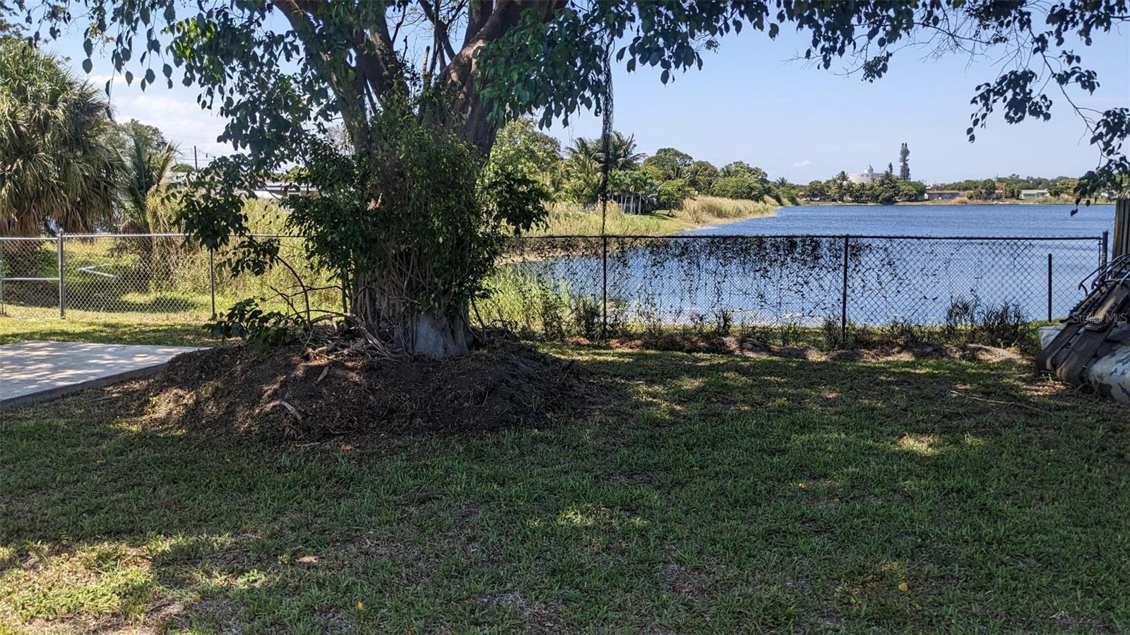 ESQUIRE LAKE ESTATES SEC 4 - Residential