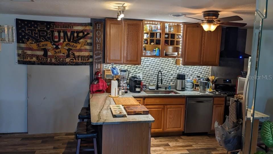 ESQUIRE LAKE ESTATES SEC 4 - Residential