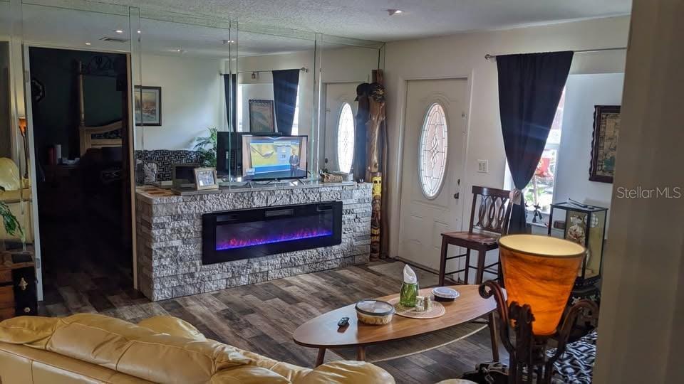 ESQUIRE LAKE ESTATES SEC 4 - Residential