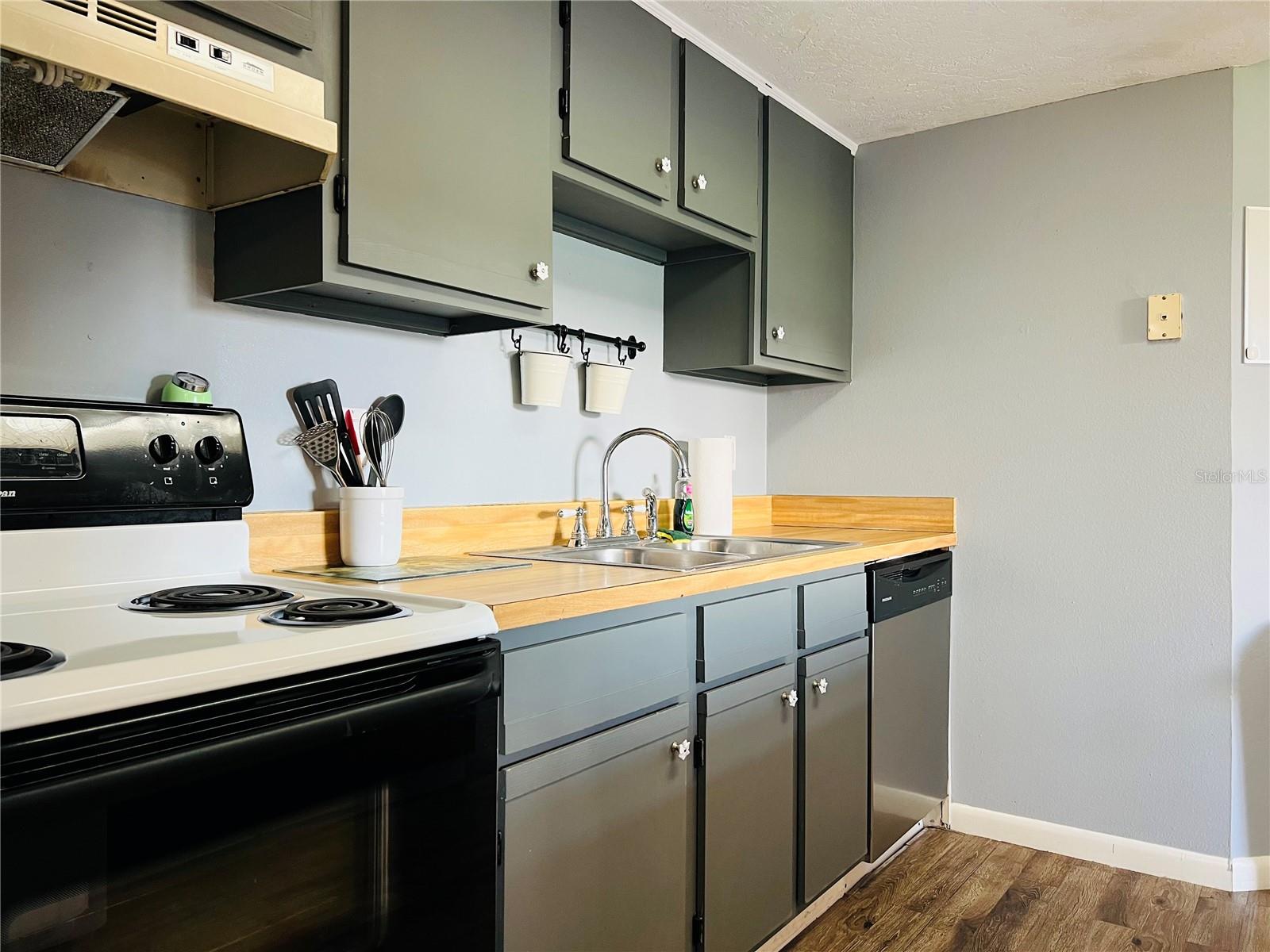 LAKE VIEW CONDO PH II - Residential