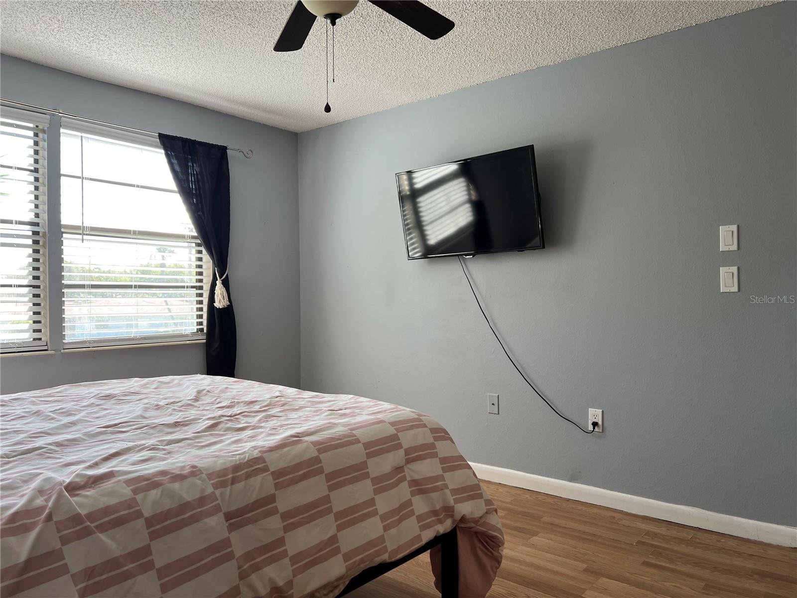 LAKE VIEW CONDO PH II - Residential