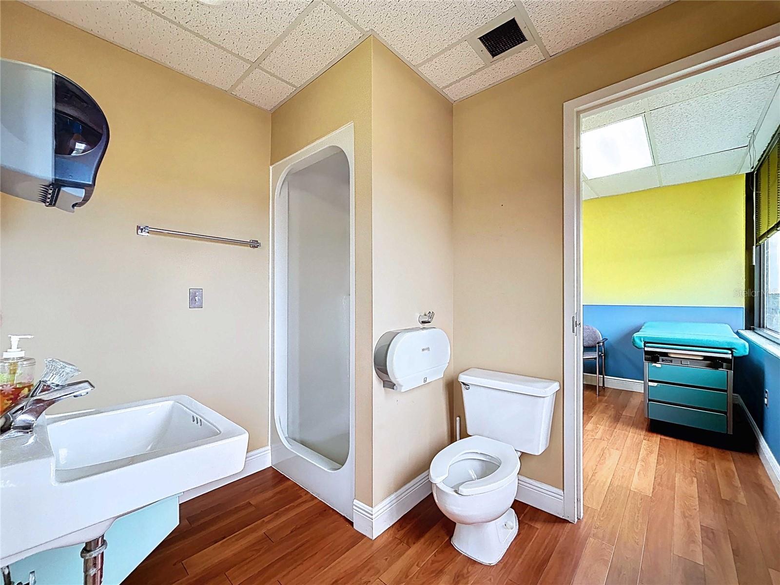 HERNANDO MEDICAL CENTER - Commercial Sale