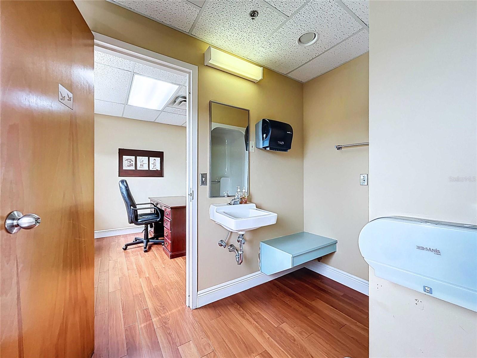 HERNANDO MEDICAL CENTER - Commercial Sale