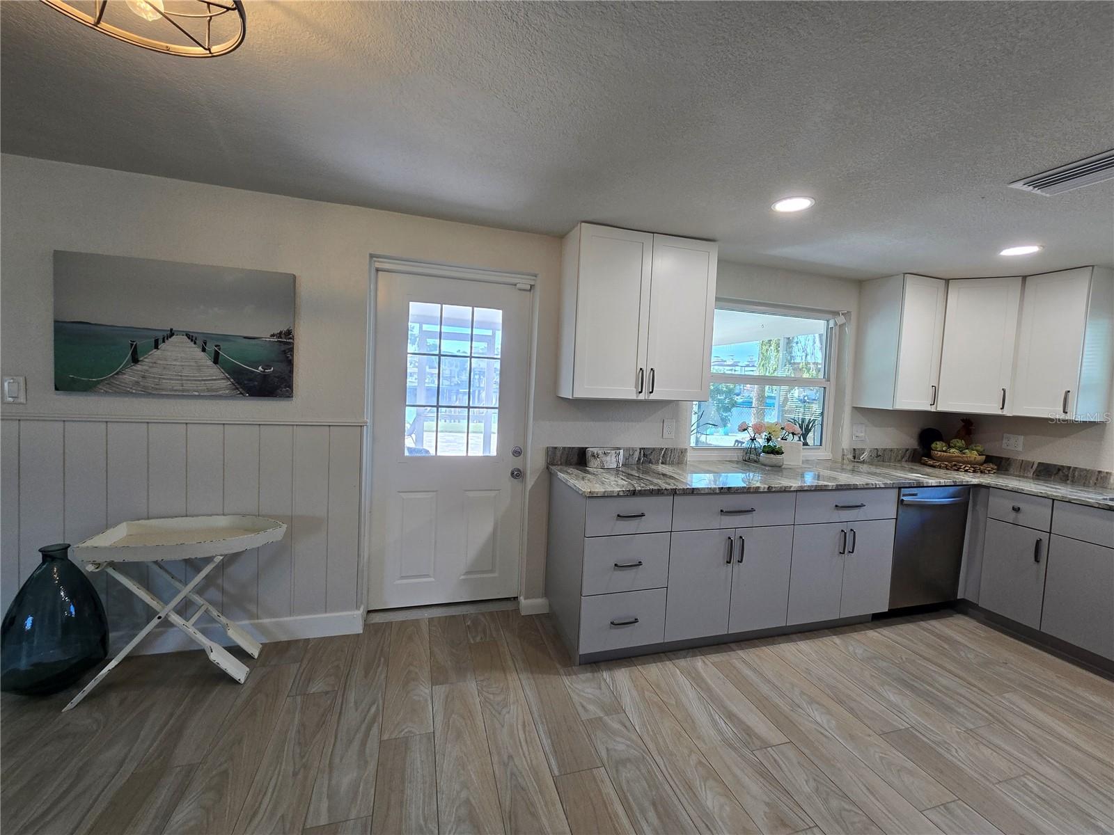 HUDSON BEACH 1ST ADD - Residential Lease