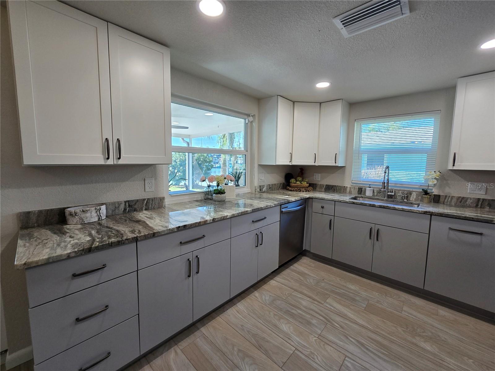 HUDSON BEACH 1ST ADD - Residential Lease