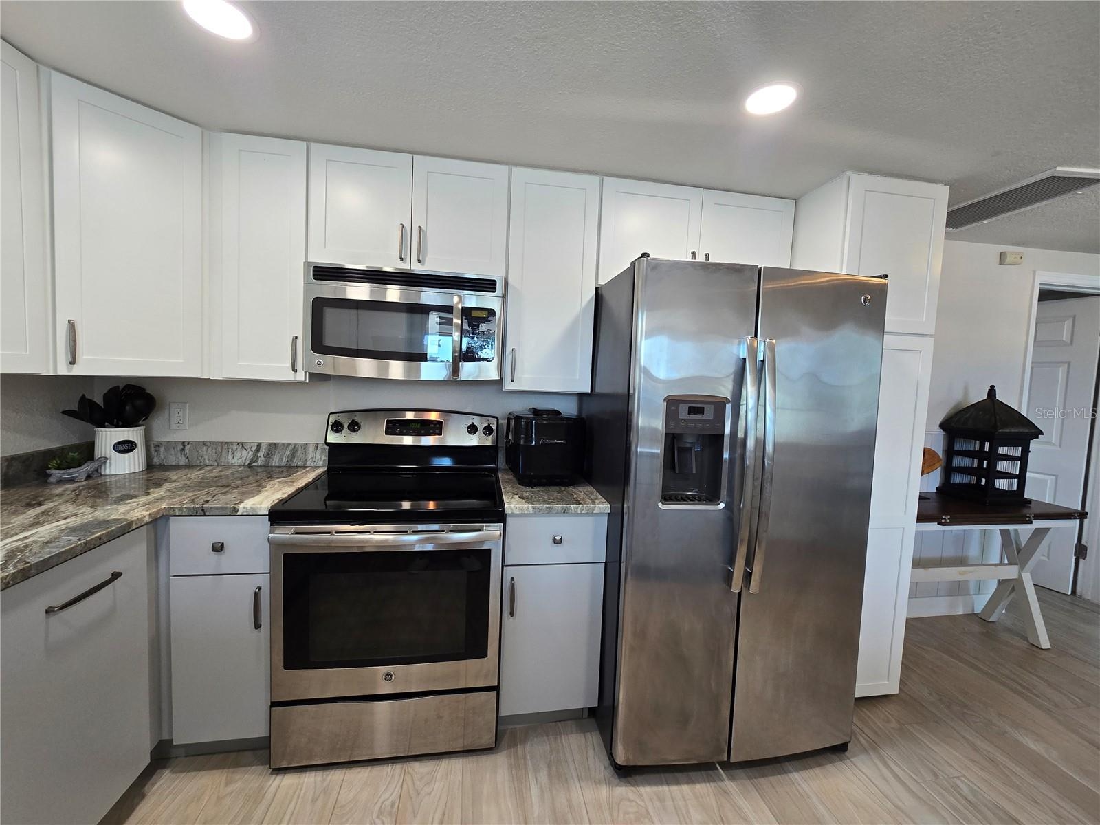 HUDSON BEACH 1ST ADD - Residential Lease