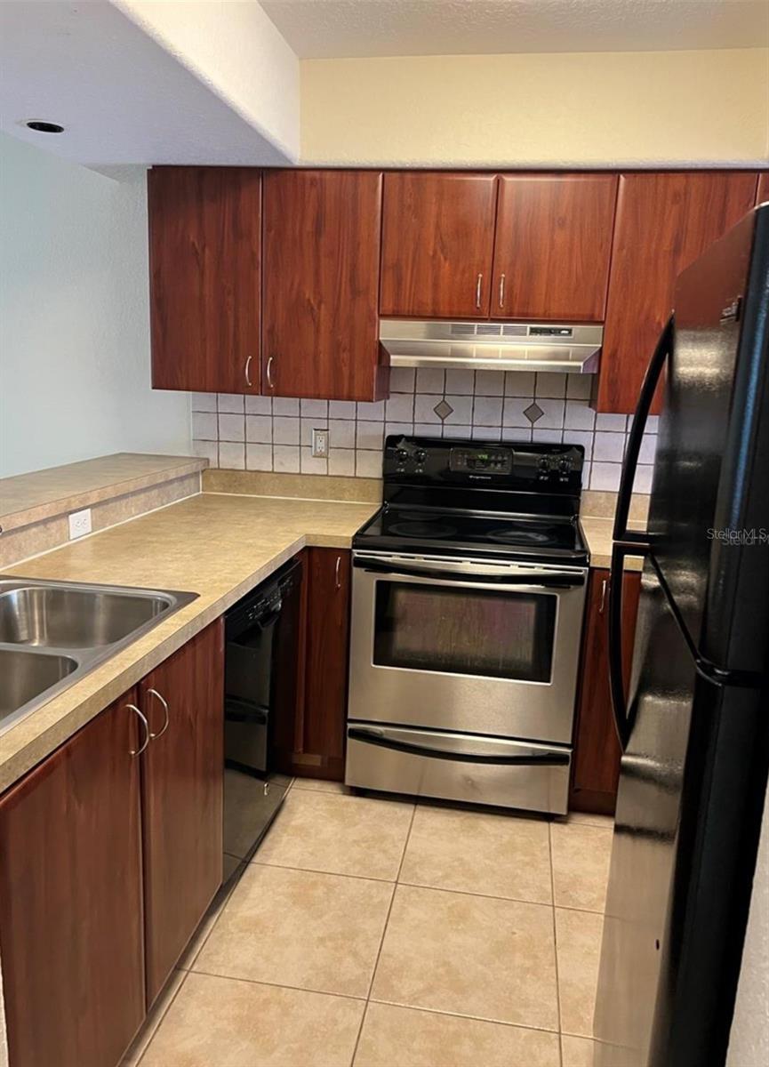 GRAND OAKS - Residential Lease