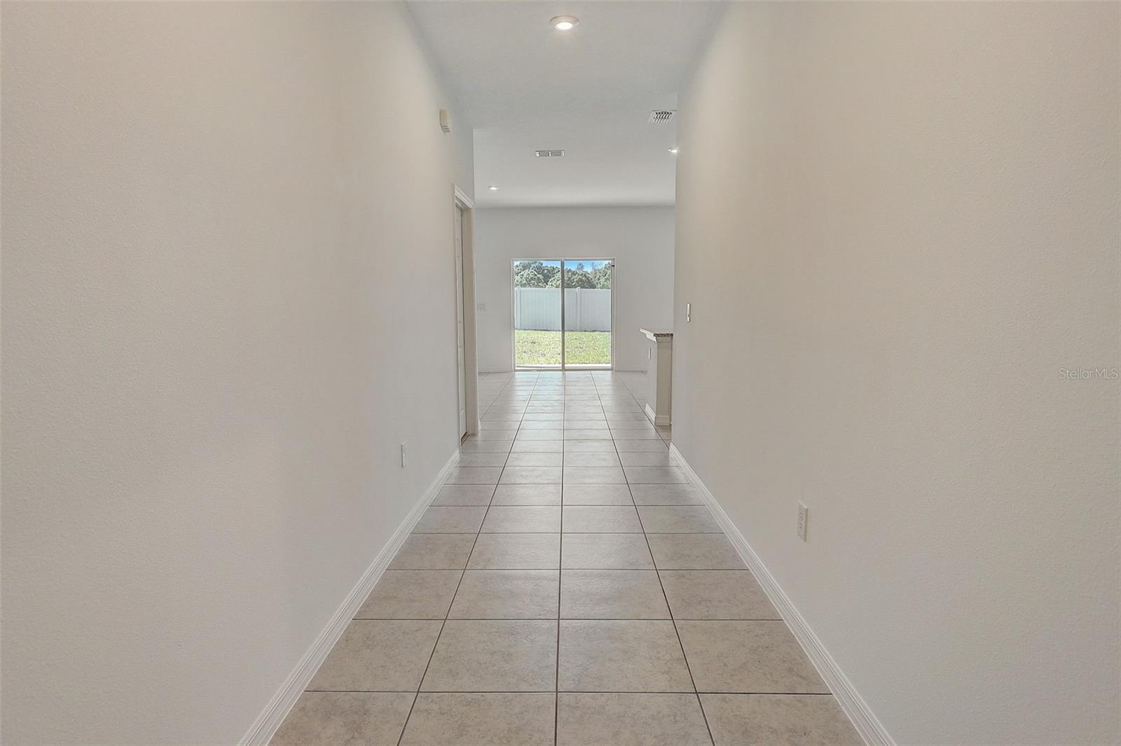 886 PEBBLE CREST LANE