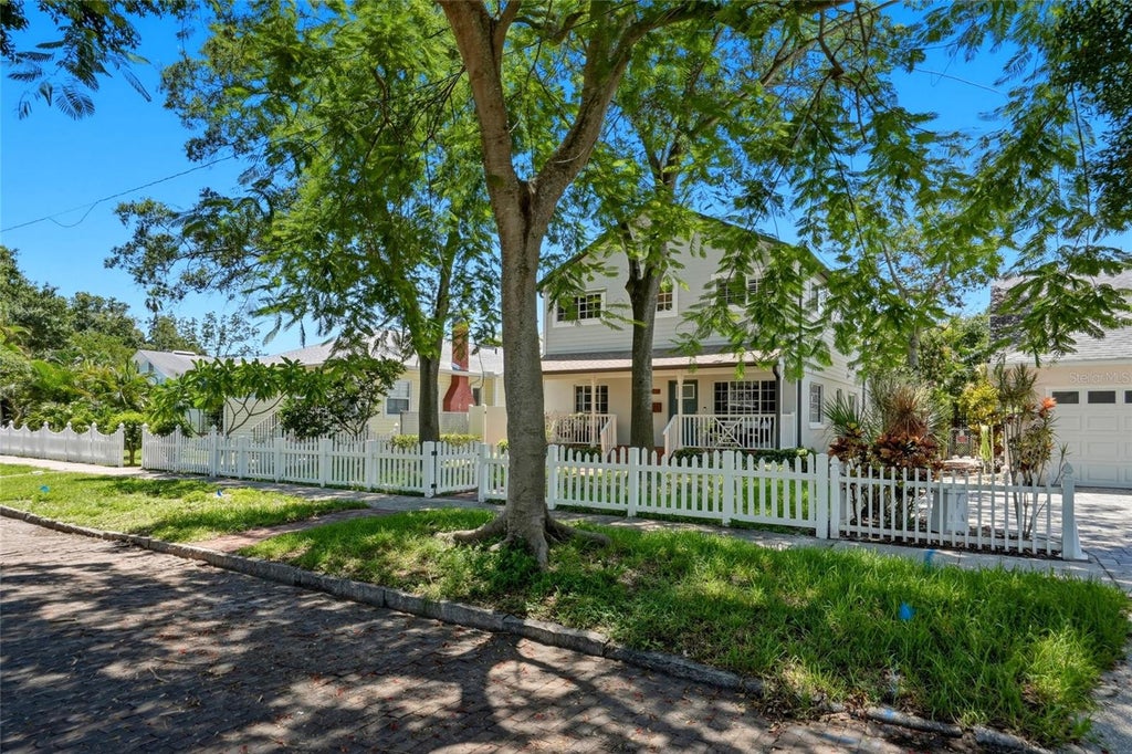 Photo of 2720 10th Street N, St Petersburg, FL 33704 (MLS # TB8535964)