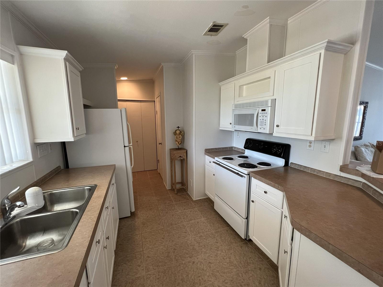 IMPERIAL LAKES ESTATES UNIT II - Residential