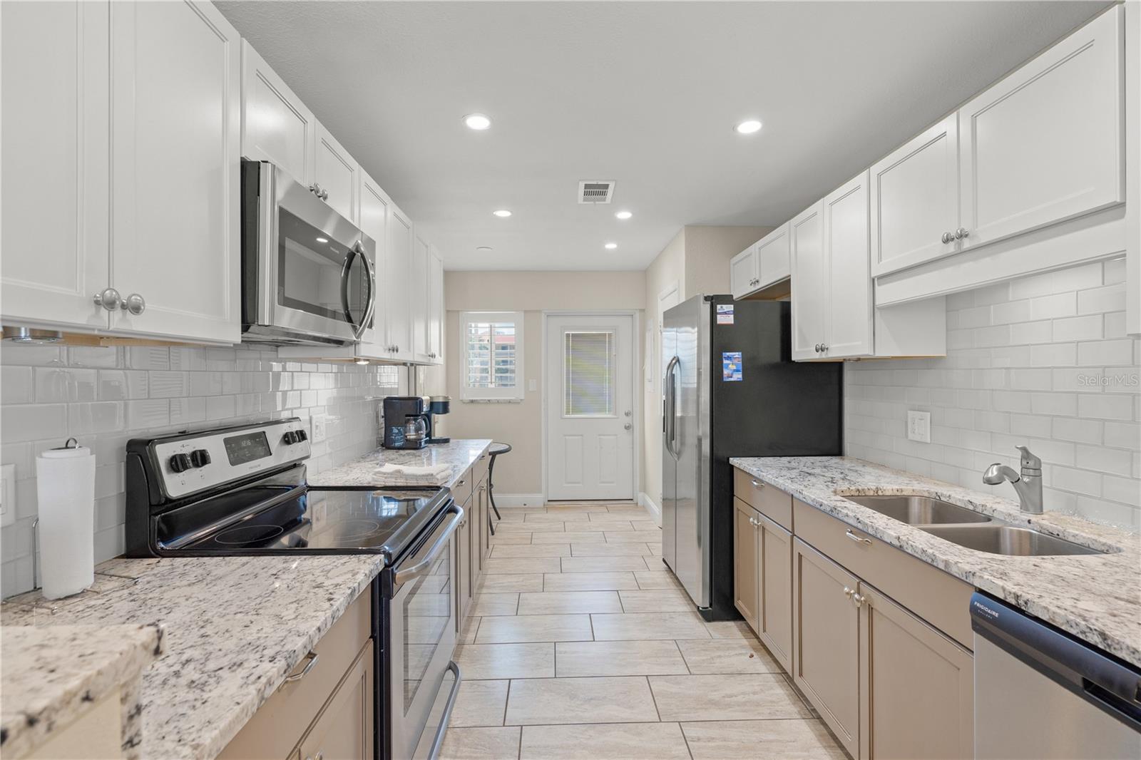 ISLAND HOUSE - Residential