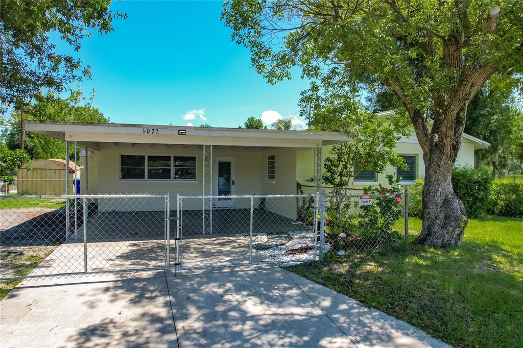 Photo of 1025 S Central Avenue, Lakeland, FL 33815 (MLS # L4957667)