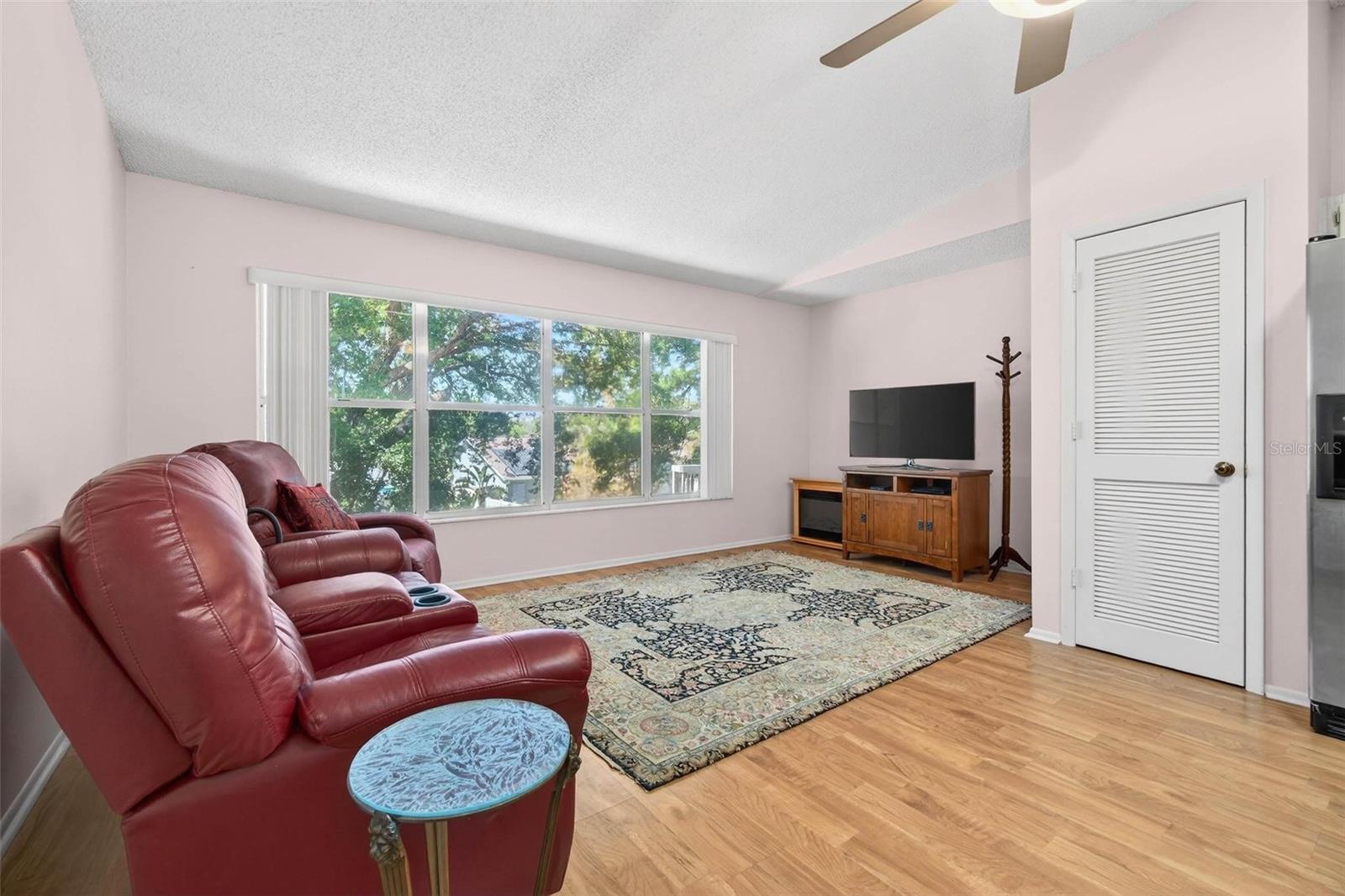 ON TOP OF THE WORLD - Residential