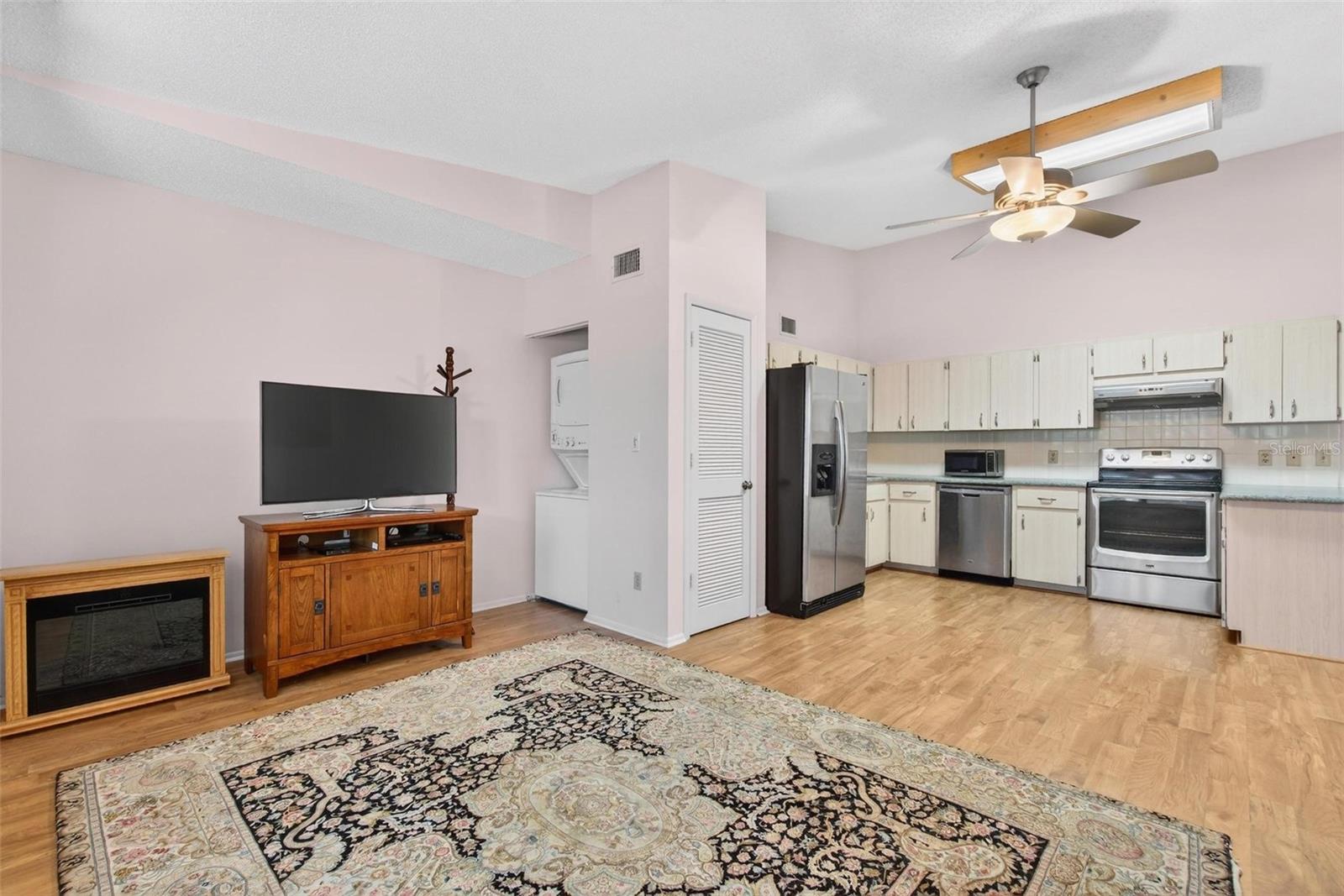 ON TOP OF THE WORLD - Residential