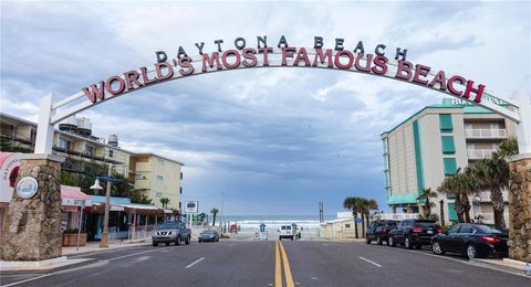 A home in DAYTONA BEACH