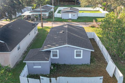 A home in LAKELAND