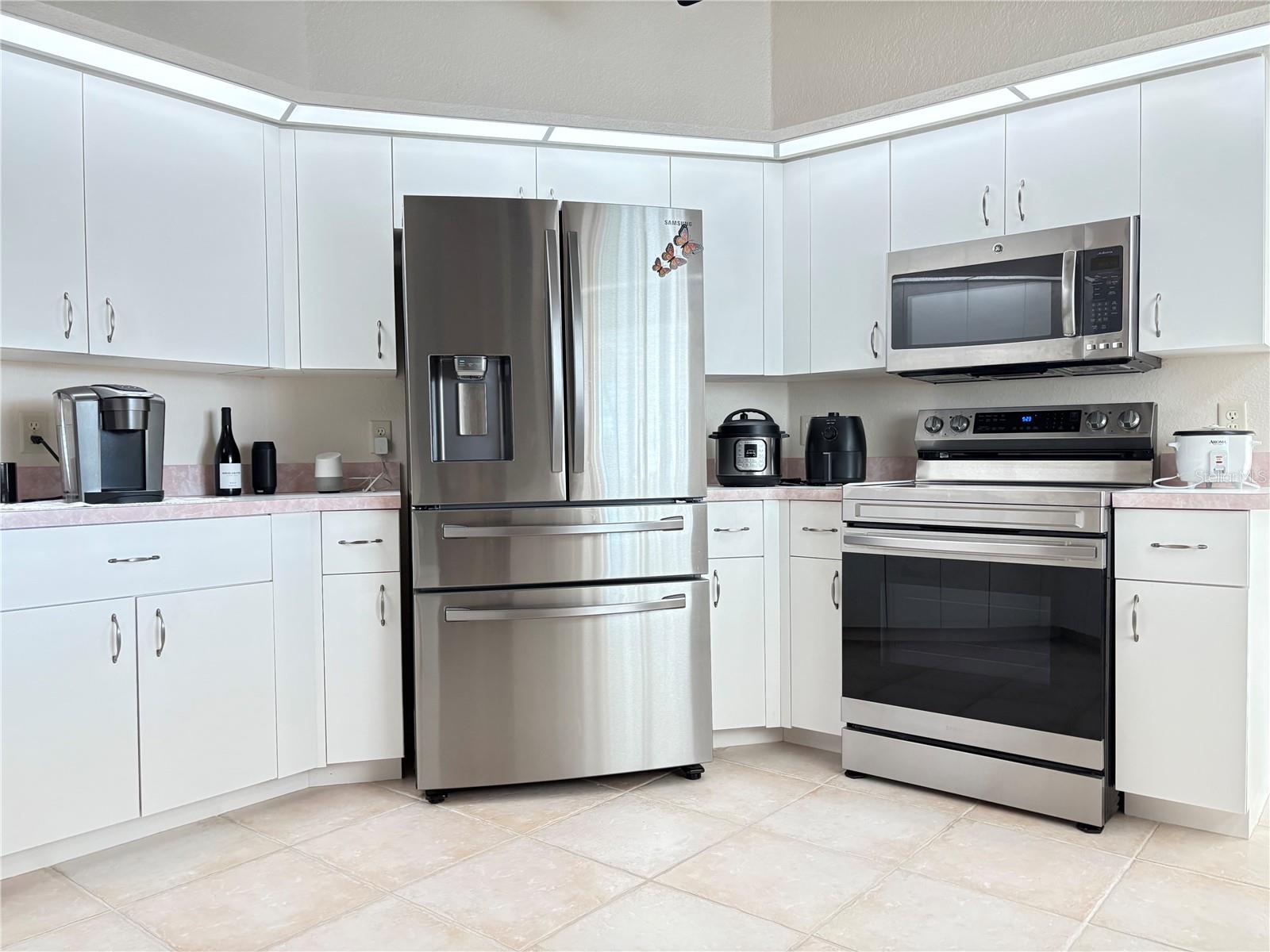 ROTONDA WEST PEBBLE BEACH - Residential