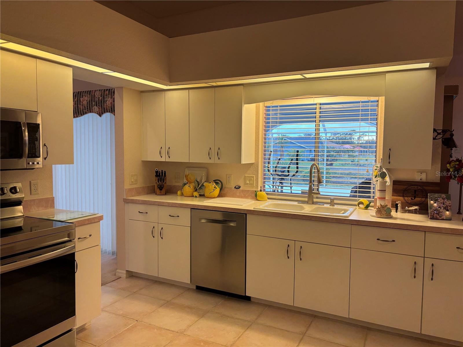 ROTONDA WEST PEBBLE BEACH - Residential