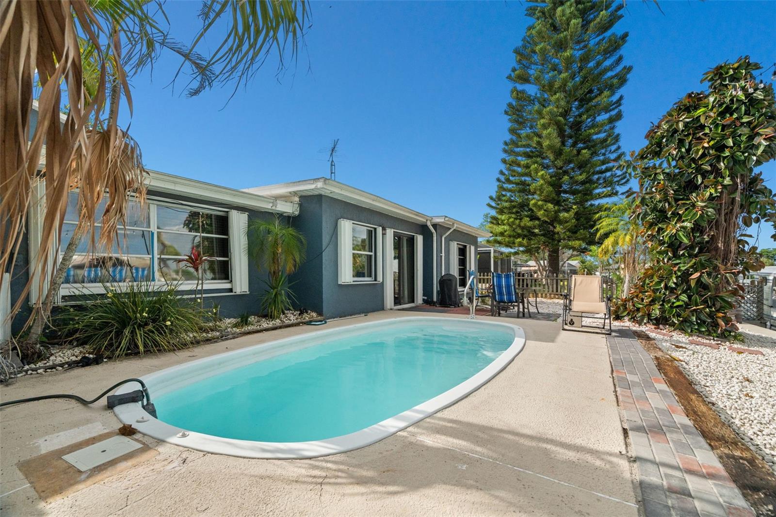 ALOHA GARDENS - Residential