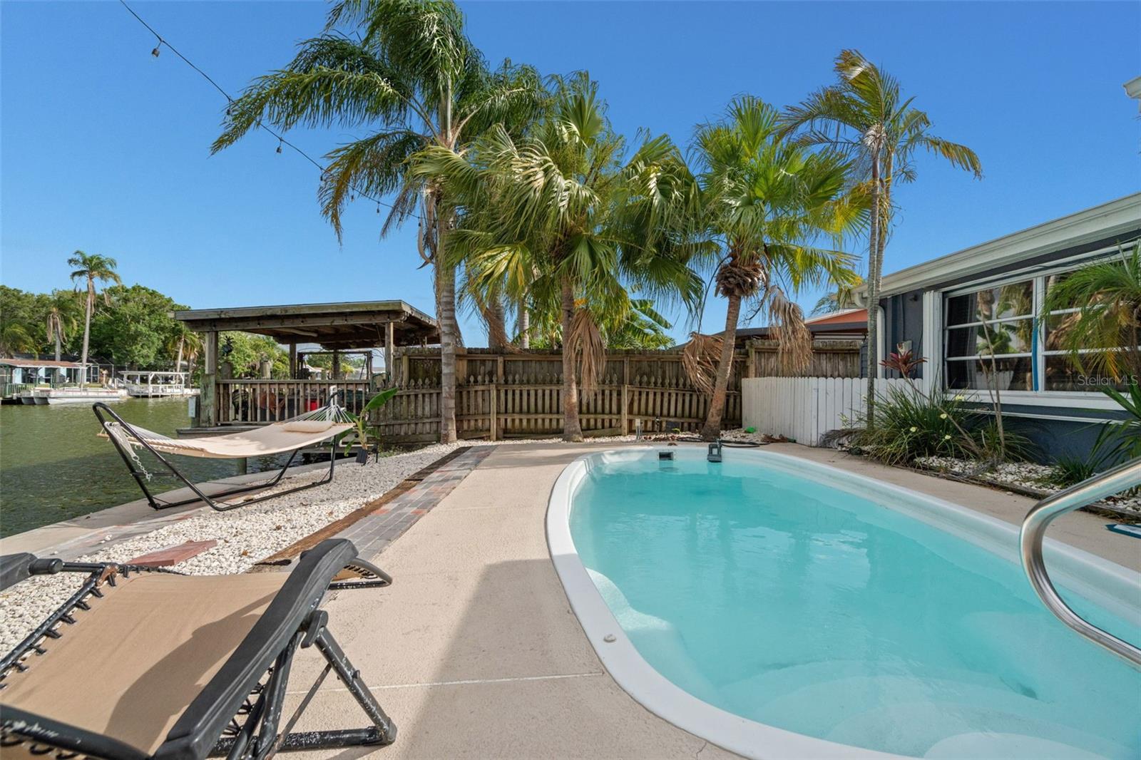 ALOHA GARDENS - Residential