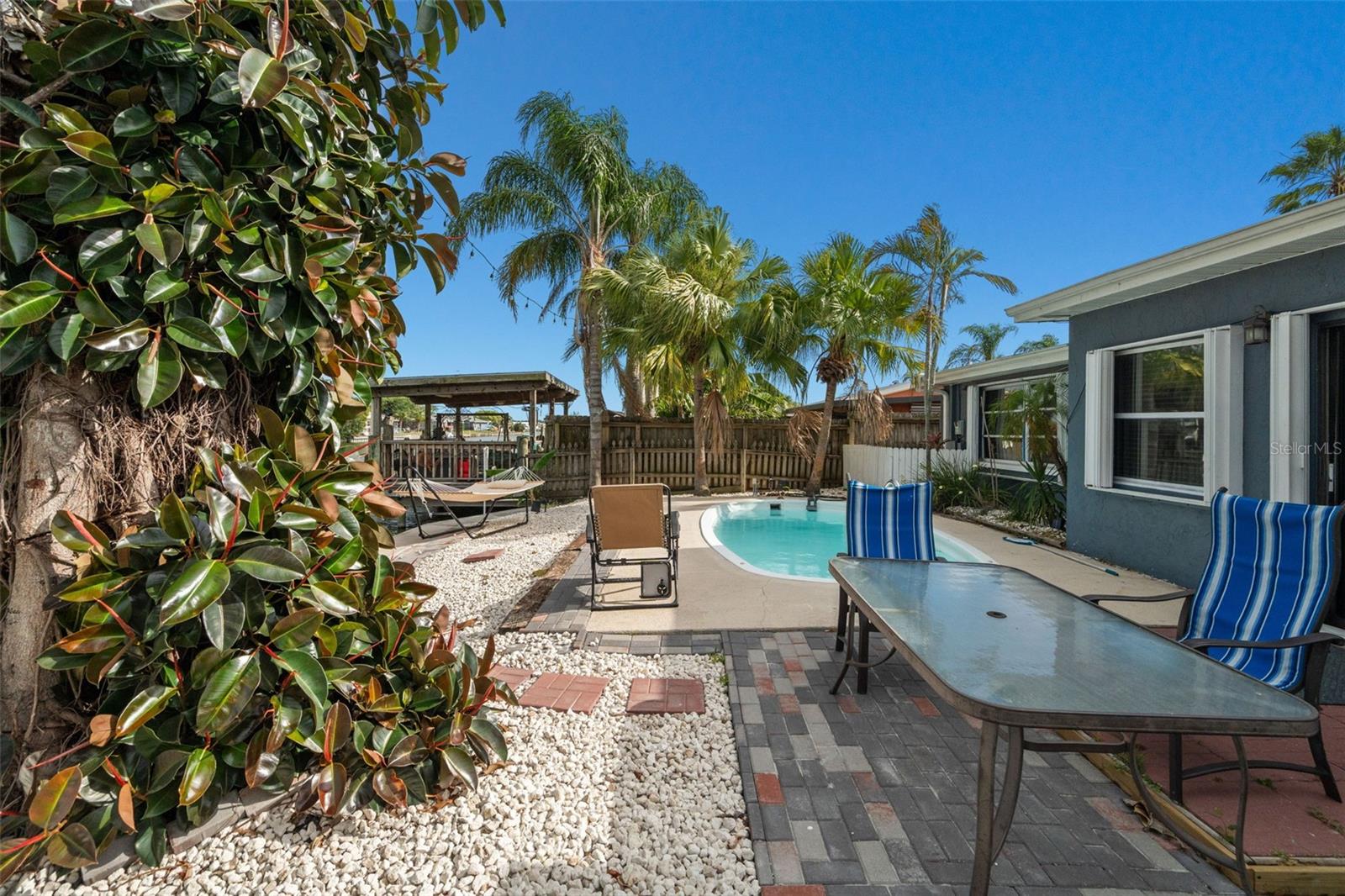 ALOHA GARDENS - Residential